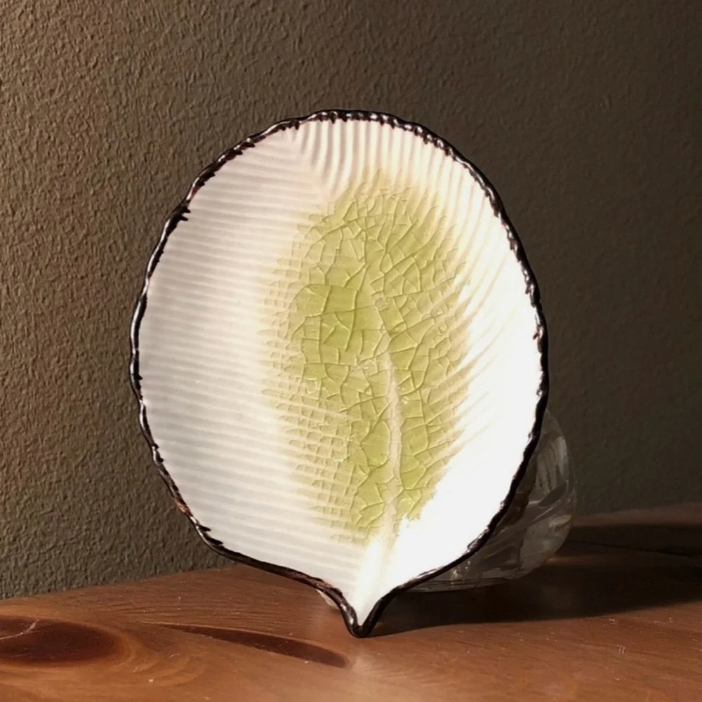 CRATE & BARREL Crackle Glaze Leaf-Shaped Porcelain Jewelry Key Coin Dish#0915253
